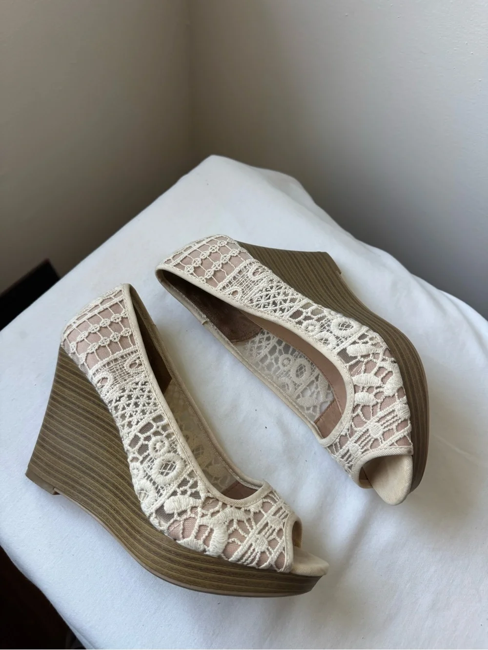 🤍 Y2K America Eagle Lace Peep Toe Wedge Heels Size 8.5 🤍